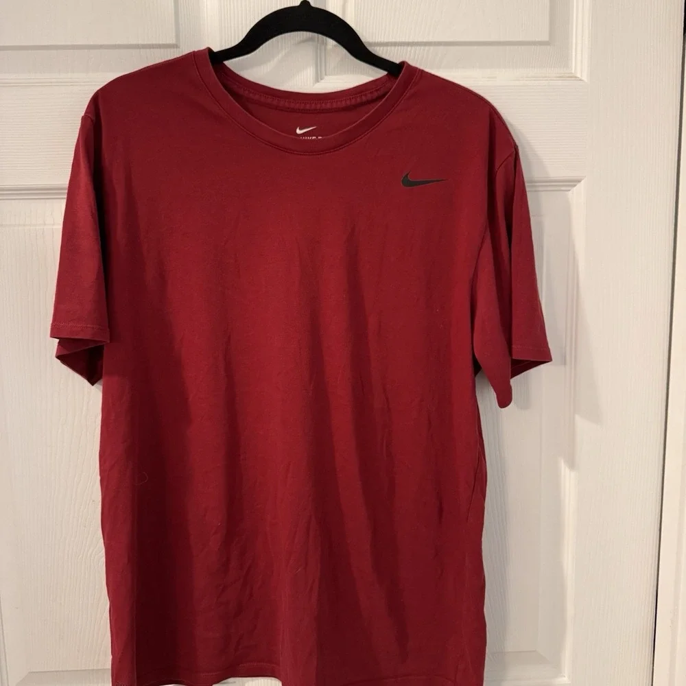 Nike‎ Shirt Mens XL Extra Large Red Short Sleeve Dri Fit Active Casual Workout